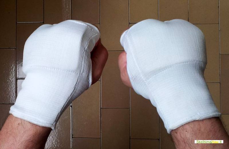 Karate pirštinės,pirštinės karate nuo 10 lt