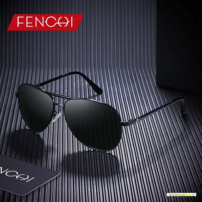 Polerizuoti išskirtiniai patrauklūs firminiuose dėkluose aki