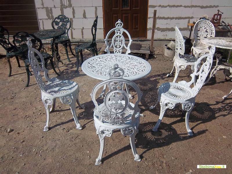 Klasikiniai stalai, sofos, indaujos, komodos