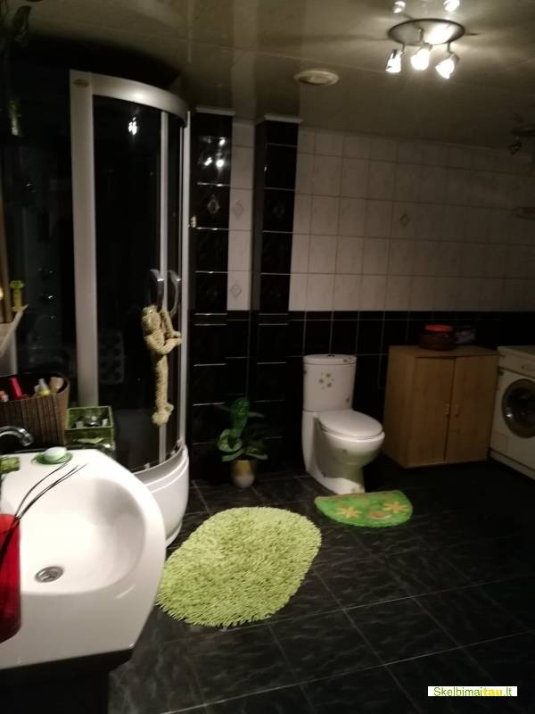 Namas su ūkiniu priestatu šilutėje