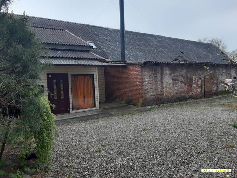 Namas su ūkiniu priestatu šilutėje