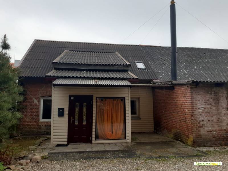 Namas su ūkiniu priestatu šilutėje