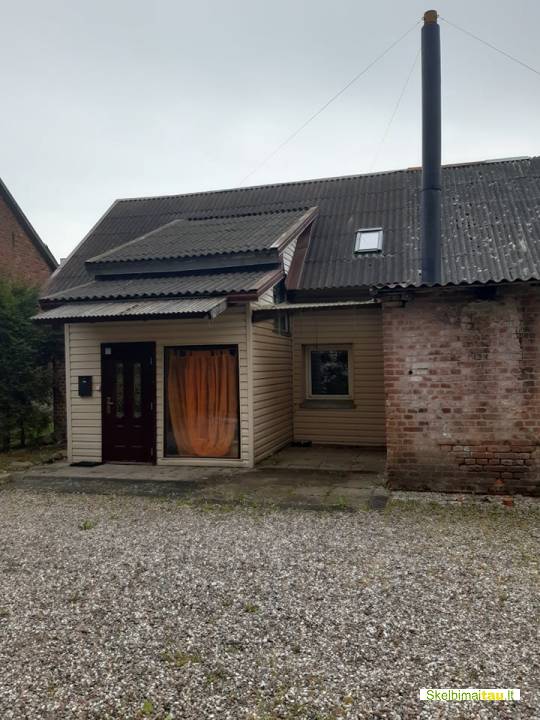 Namas su ūkiniu priestatu šilutėje