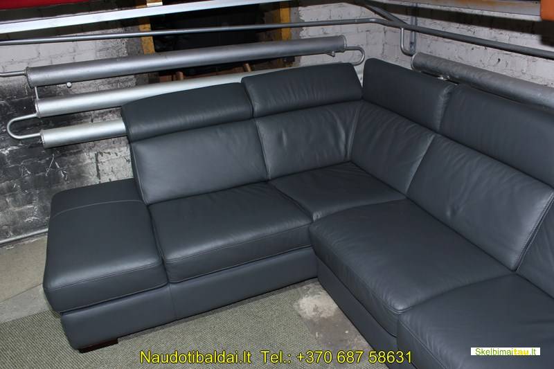 Natūralios odos kampas su reklainerio funkcijomis