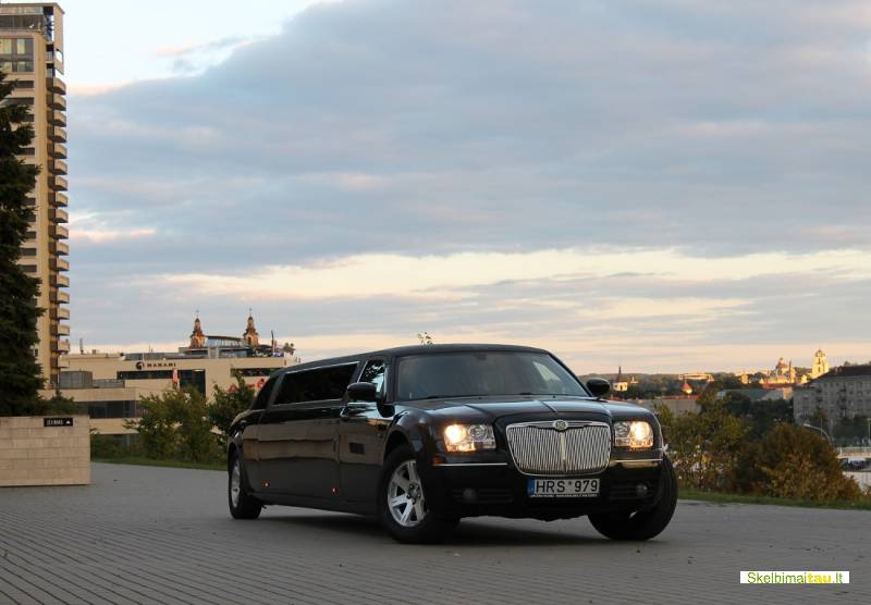 Prabangių chrysler 300c limuzinų nuoma vilniuje