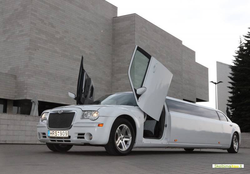 Prabangių chrysler 300c limuzinų nuoma vilniuje