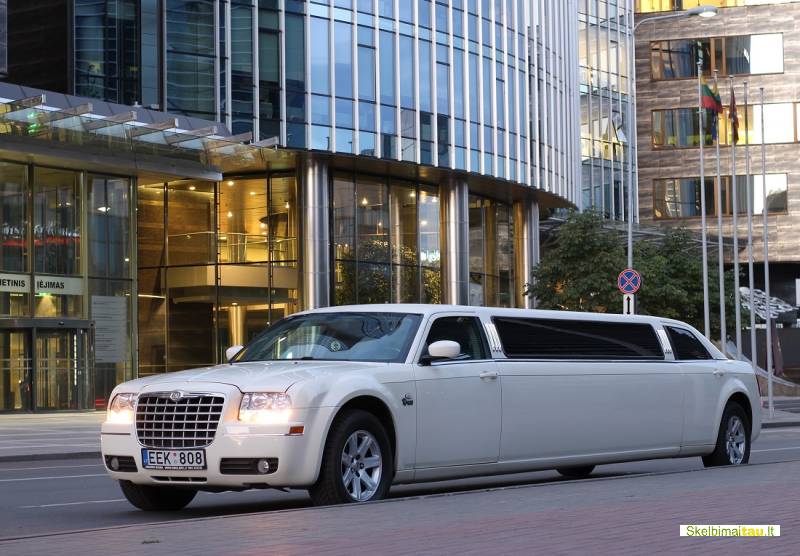 Prabangių chrysler 300c limuzinų nuoma vilniuje