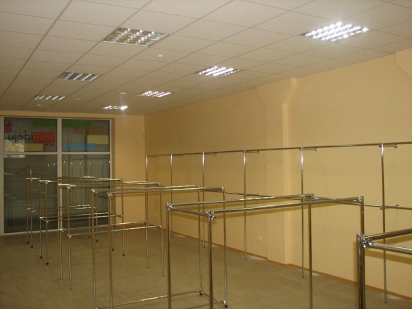 Prekybinės įrangos gamyba (drabužių parduotuvėms) , pakabos