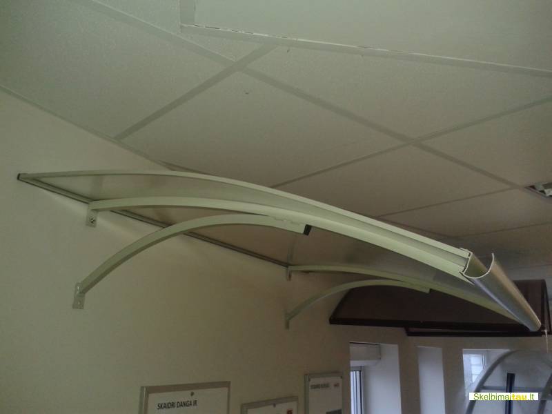 Stogeliai virš durų