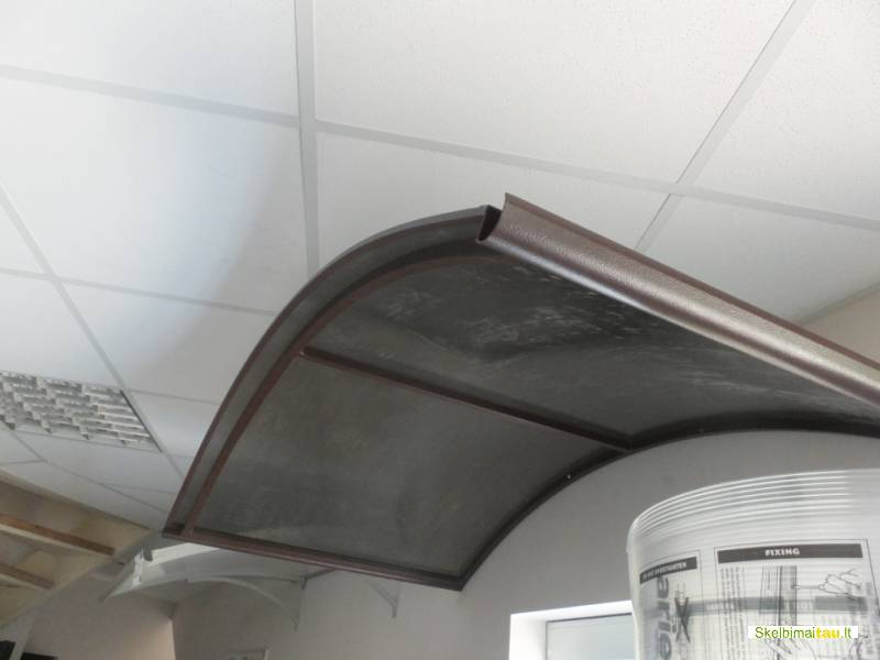 Stogeliai virš durų