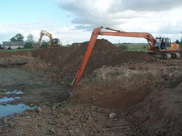 Tvenkinių kasimas, valymas. Ilgastrėlio ekskavatoriaus nuom