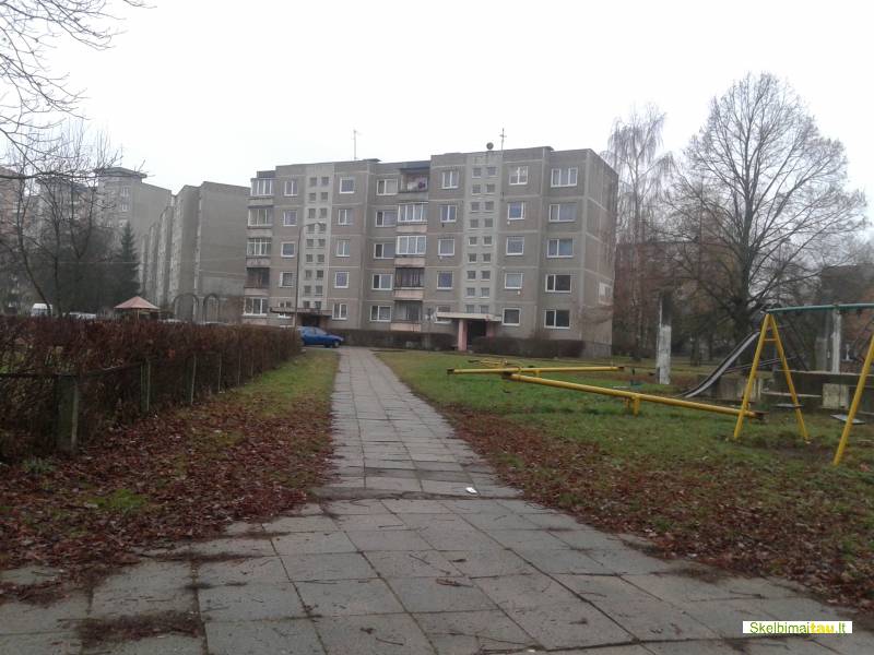 Trijų kambarių butas