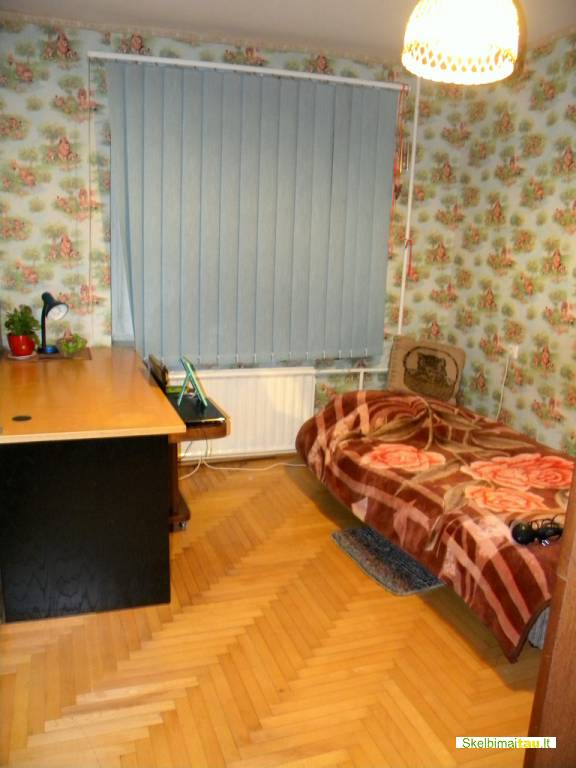 Trijų kambarių butas