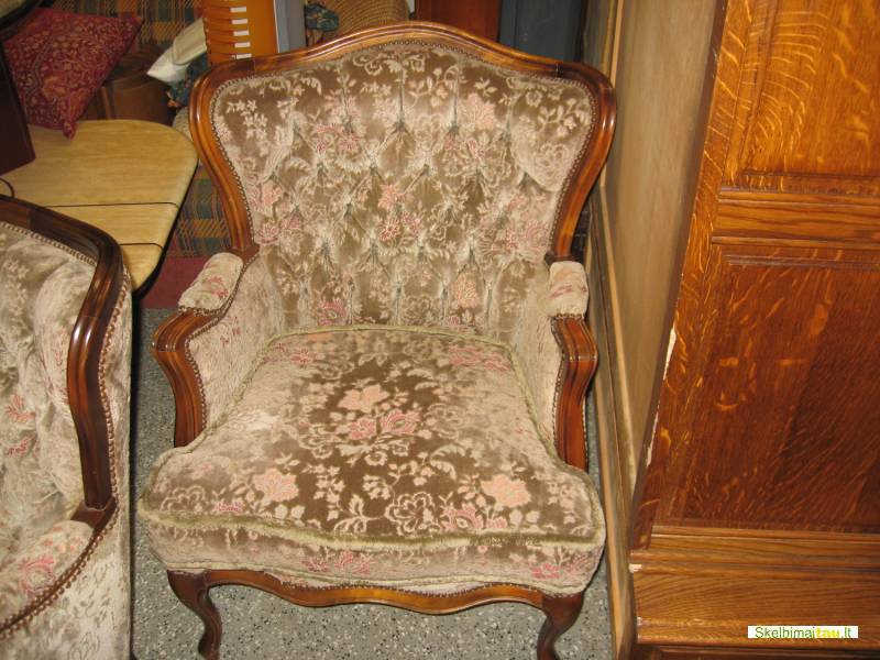 Trivietė sofa ir foteliukai trys senoviniai