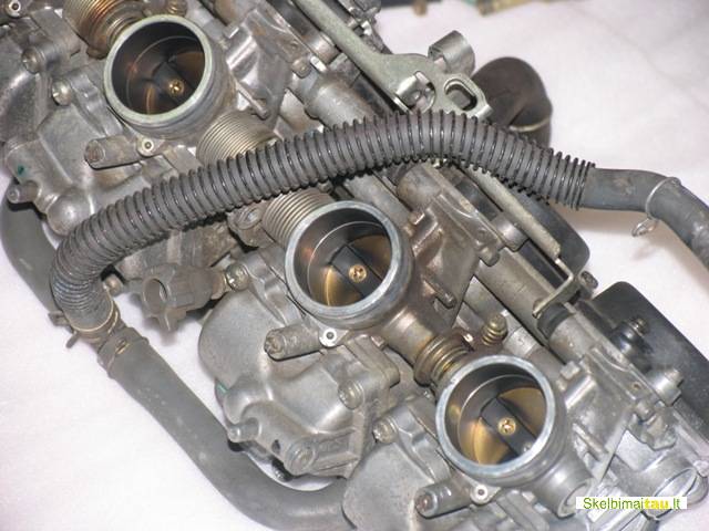 Benzininių , dyzelinių kuro sistemų ir purkštuku valymas.