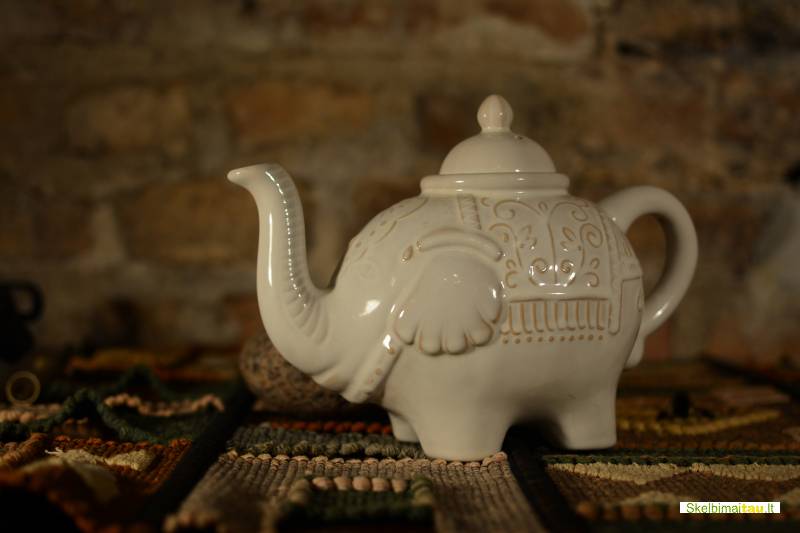 Kavinės balti drambliai salės jūsų kalėdiniam vakarėliui