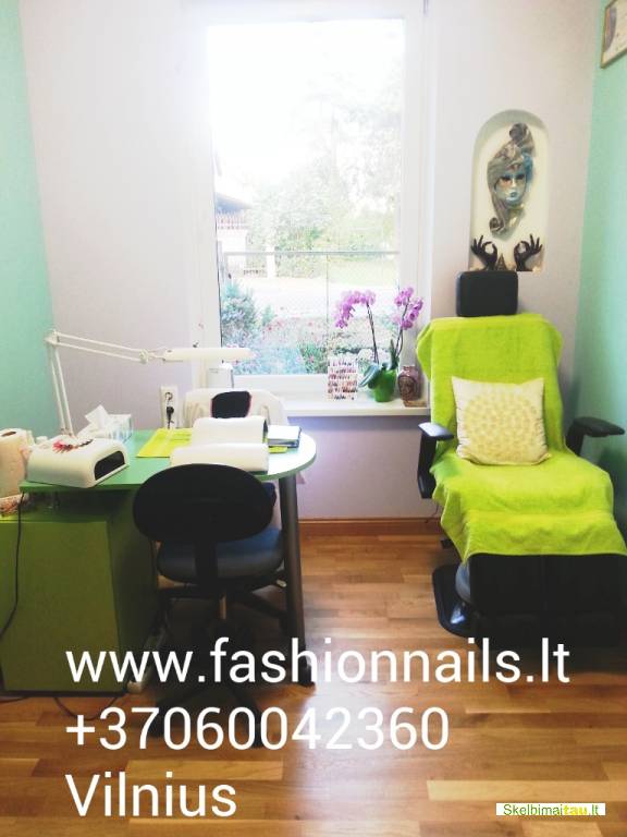 Profesionalus pedikiuras ir ilgalaikis gelinis lakavimas