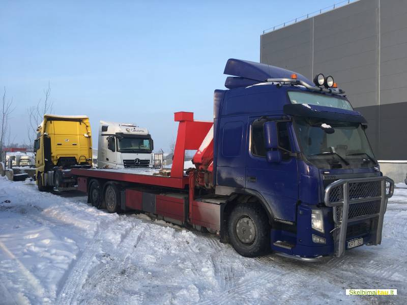 Sunkvezimiu technine pagalba kelyje sunkvezimiu evakuatorius