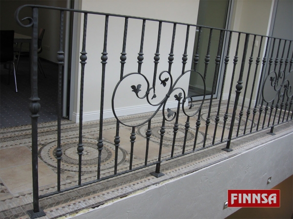 Turėklai, tvoros, vartai