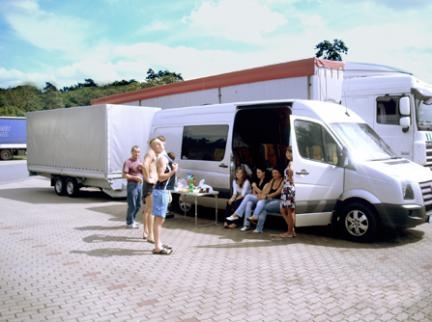 Kiekvieną ketvirtadienį - į anglija, sekmadienį - į lietuvą